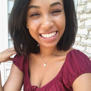 Meet your Posher, Elise